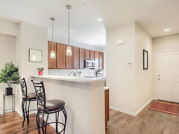 5th image of 1317 Country Ct Unit H