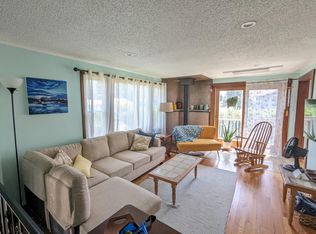 42 Renfrew Ave, Middletown, RI 02842