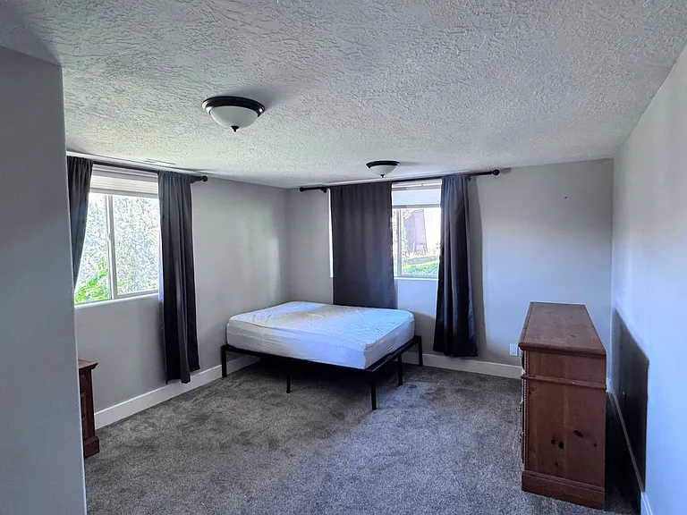 521 S Rose Hill Rd — Photo 2