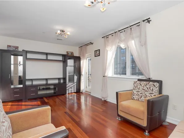 2874 Brighton 3rd Street image 8 of 32