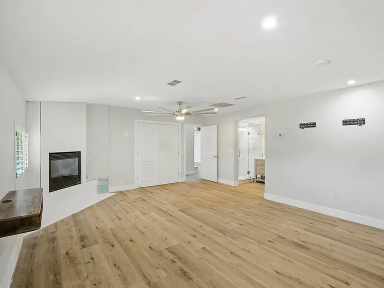 12210 N 67th St #23 — Photo 8
