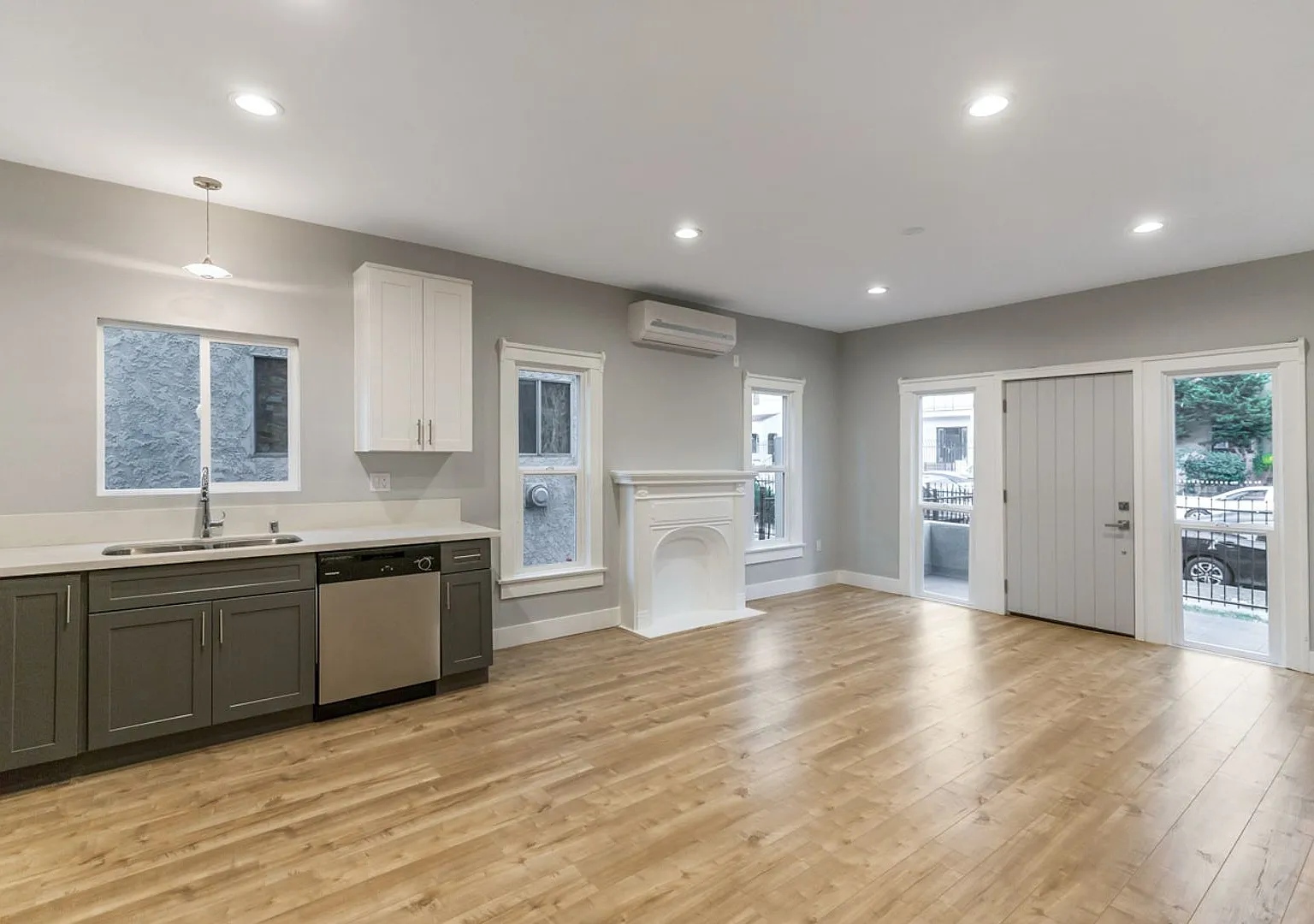 Beautiful 2 bedroom in Echo Park/Silver Lake with parking! **2 weeks off the rent — Photo 2