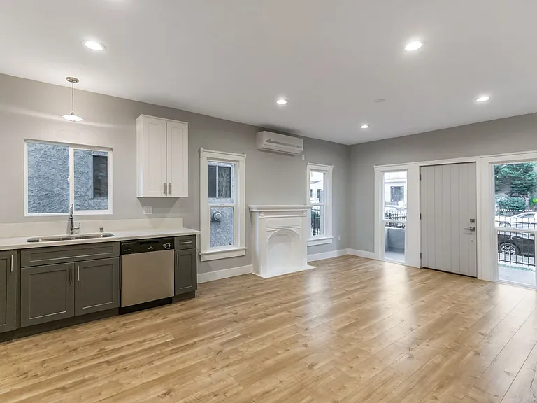 Beautiful 2 bedroom in Echo Park/Silver Lake with parking! **2 weeks off the rent — Photo 5