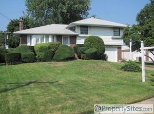 1054 Alan Pl, Seaford, NY 11783
