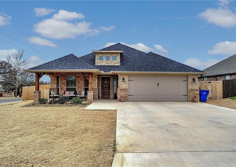 1st image of 2831 S Lillis Ln