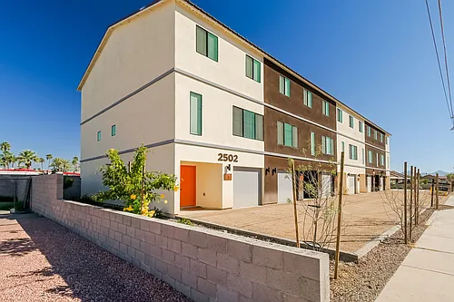 2502 E Paradise Ln #6 Photo 1