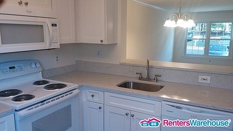2nd image of 8 Martins Landing Ct