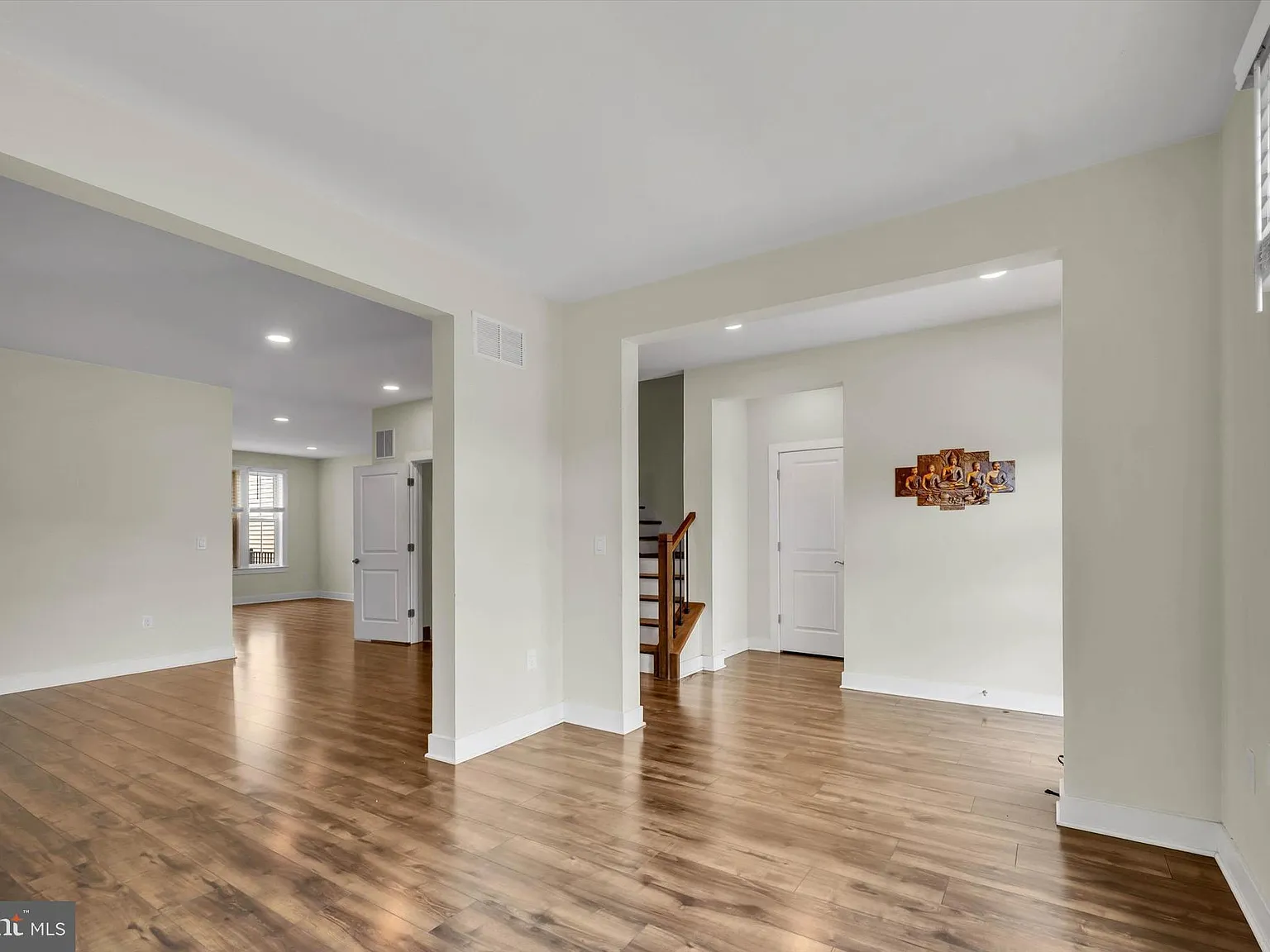 3 bed, 2.5 bath, 2180 sqft, $4,700 — Photo 3