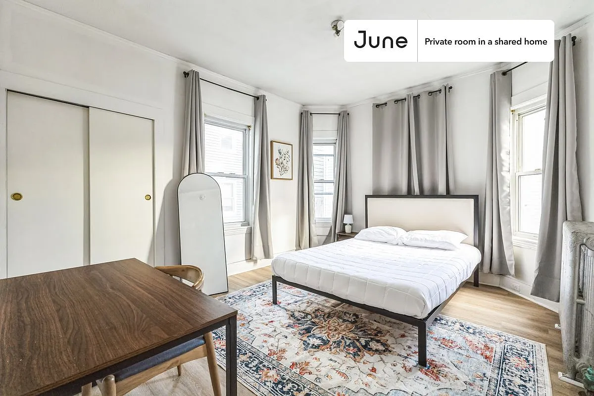 Queen bedroom in 5 bed/1 bath home in Harvard Square (Cambridge) #1808 A — Photo 1