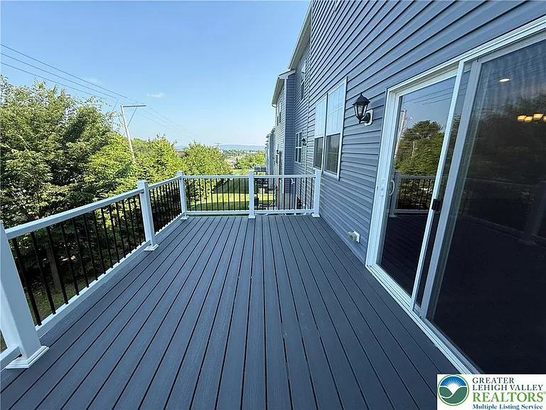 1047 Turnstone Dr — Photo 2