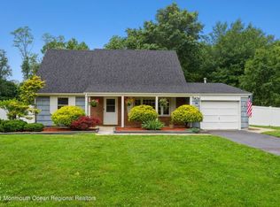 38 Maxwell Ln, Manalapan, NJ 07726