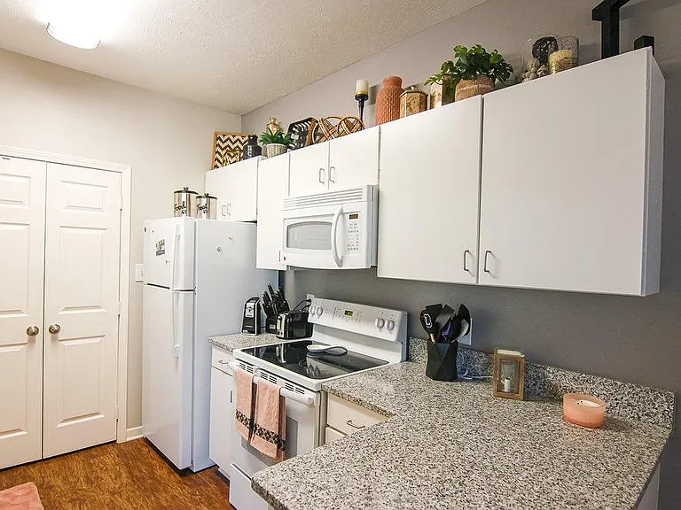 South Bluffs Apartments — Photo 59