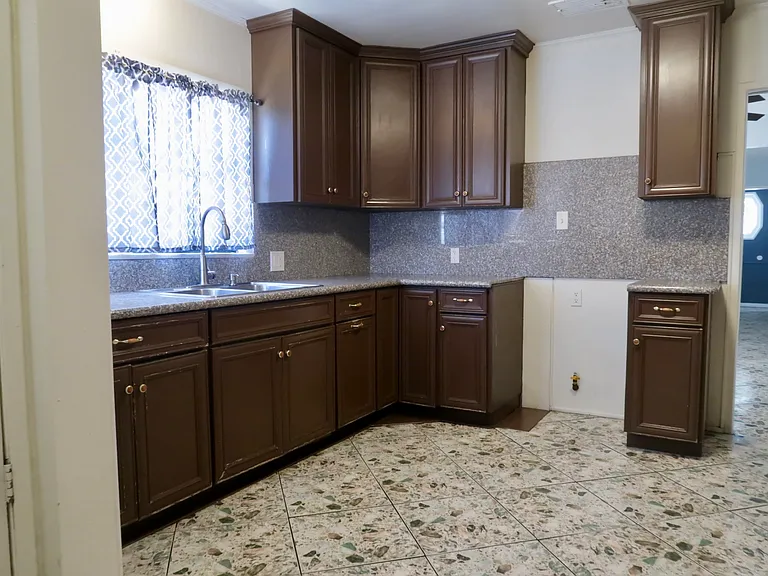 12836 Shreve Rd — Photo 23