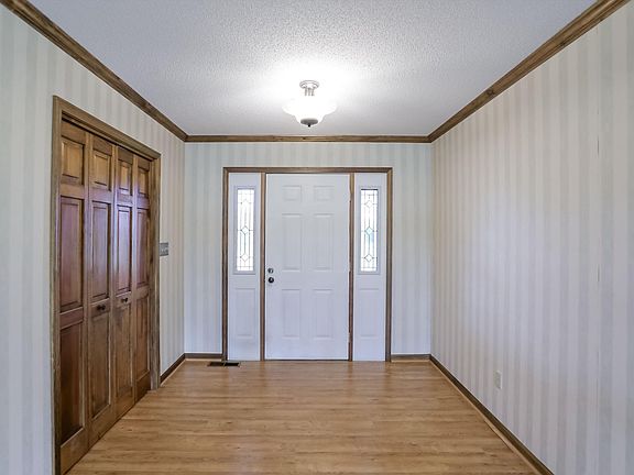 3rd image of 1076 Chipmunk Ln