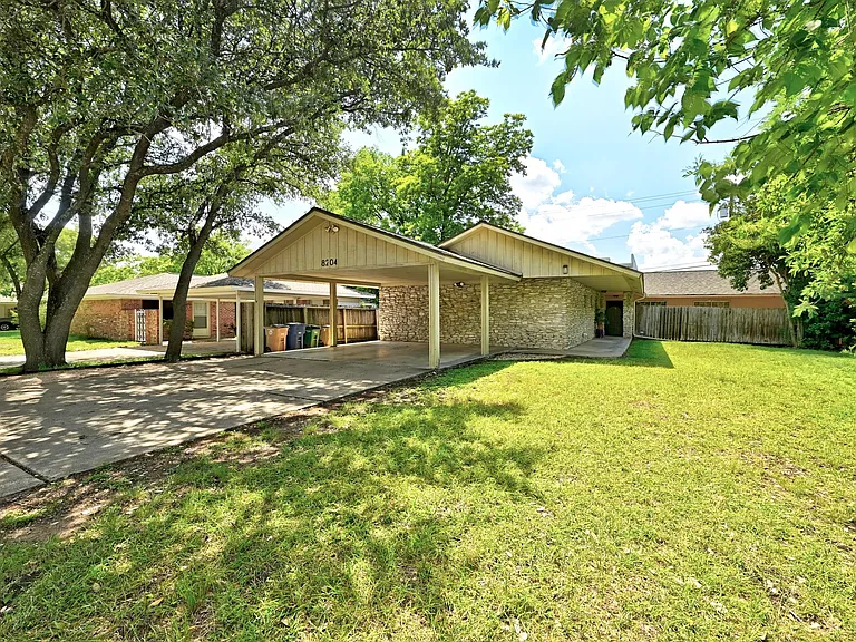 8204 Exmoor Dr #B — Photo 2