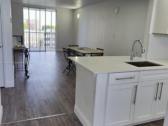 4th image of 1700 NE 191st St APT 507