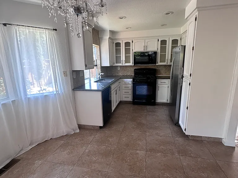 480 Gonzalez St — Photo 8