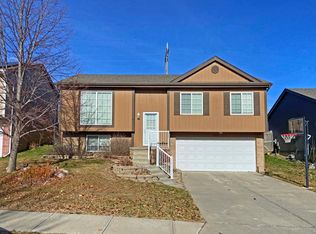 17204 Taylor St, Omaha, NE 68116