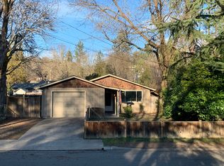 1112 NW B St, Grants Pass, OR 97526