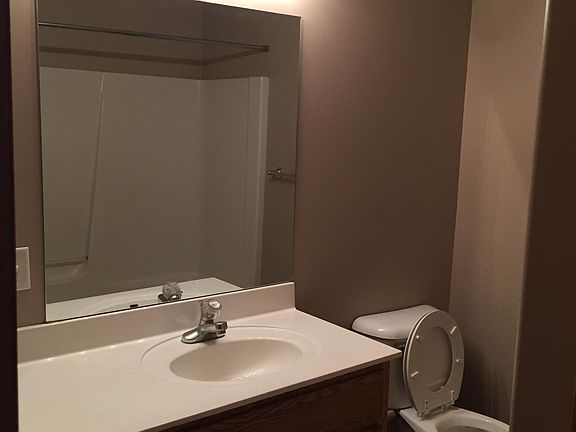 3rd image of 181 E Division St #183