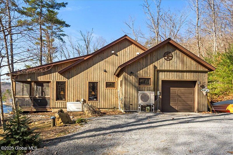 3rd image of 321 Palisades Road