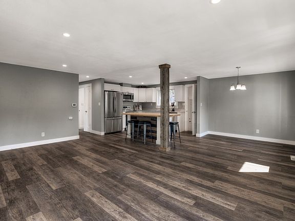 5th image of 10411 8th Ave S