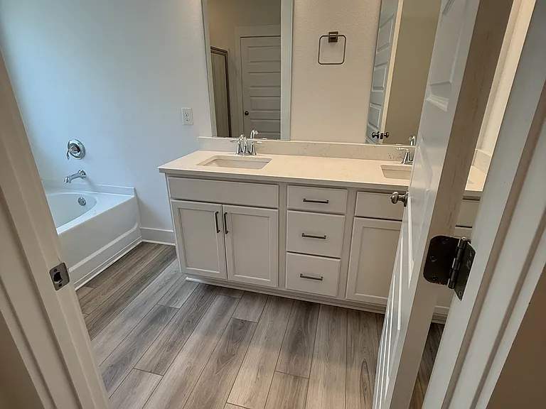 210 Lyla Ln — Photo 25