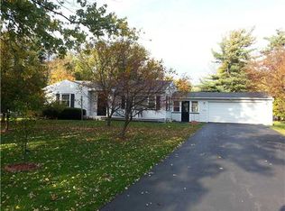 268 Meadowdale Dr, Rochester, NY 14624