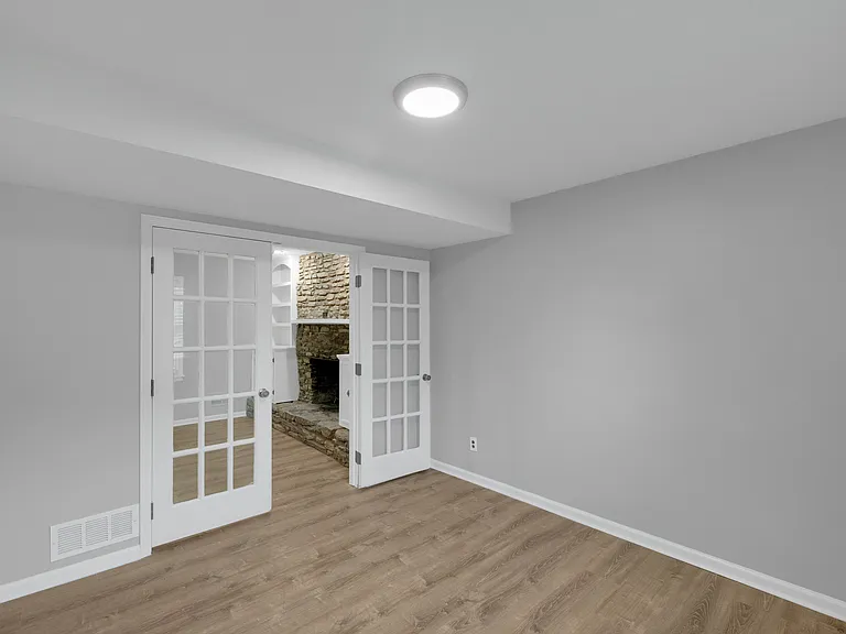 8605 Amerivan Dr — Photo 23