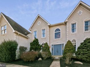 2 Rose Glen Ct, Newtown Square, PA 19073