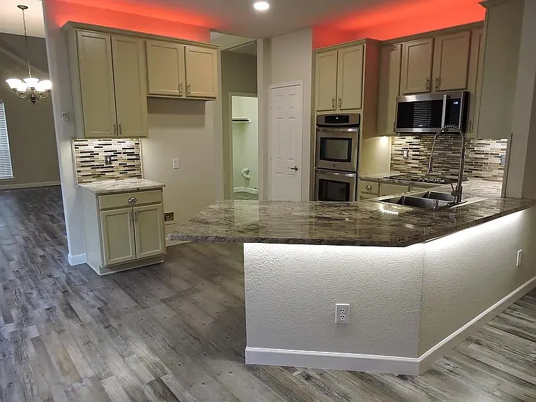 4 bed, 2400 sqft, $3,295 — Photo 4