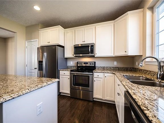 5th image of 224 Eagle Dr