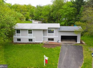 1000 Charlton Pl, Herndon, VA 20170