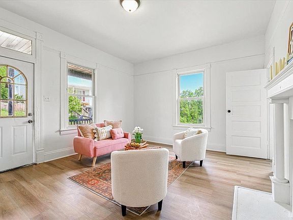 5th image of 132 Marshall St