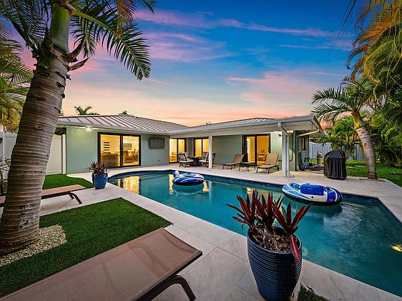 2nd image of 1120 Singer Drive