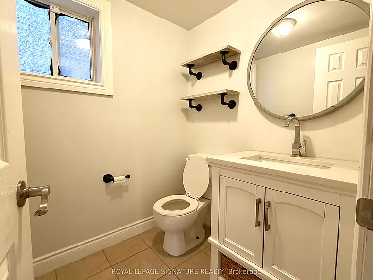 584 Shaftsbury St — Photo 11