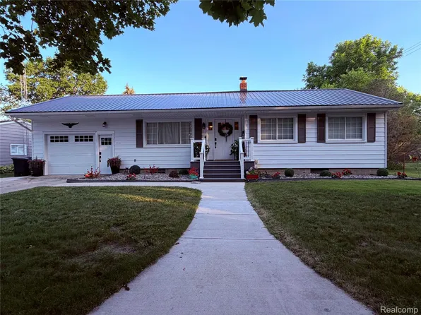 6760 Pine St, Cass City, MI 48726