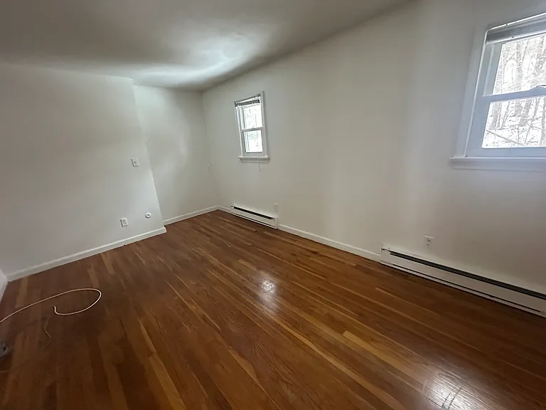 87 Phelps St — Photo 15