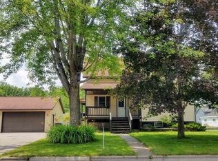323 Lyon St, New London, WI 54961