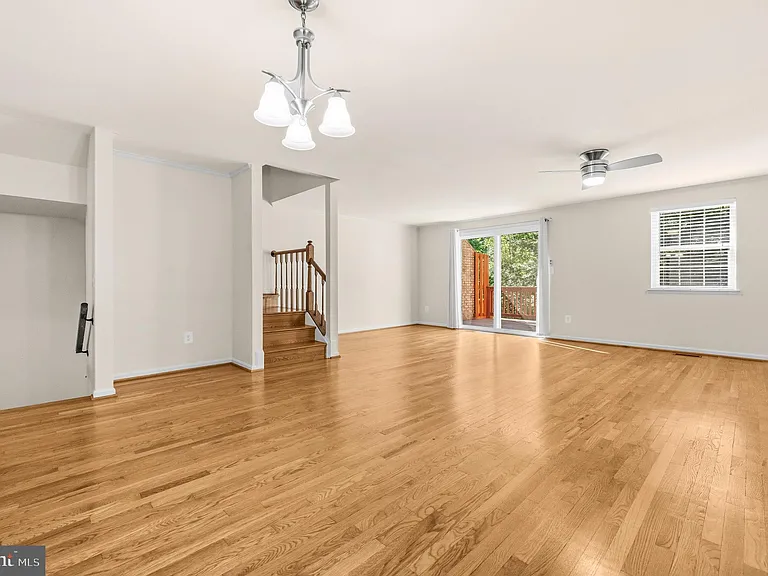 8931 Park Forest Dr — Photo 12
