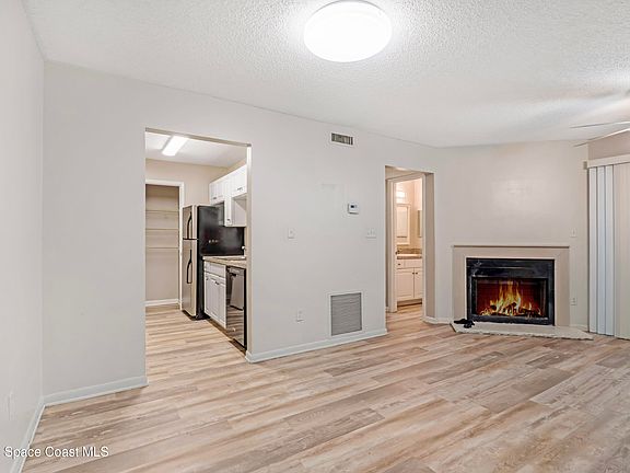 5th image of 3506 Sable Palm Ln Unit E