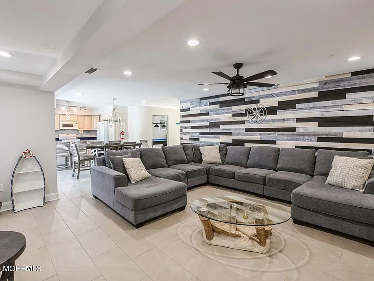 22 Longpoint Dr — Photo 8