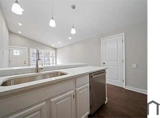 976 McKay Dr SE — Photo 12