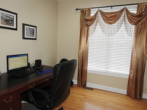 4th image of 4008 Lakeview Dr