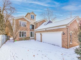 2241 Greenview Rd, Northbrook, IL 60062