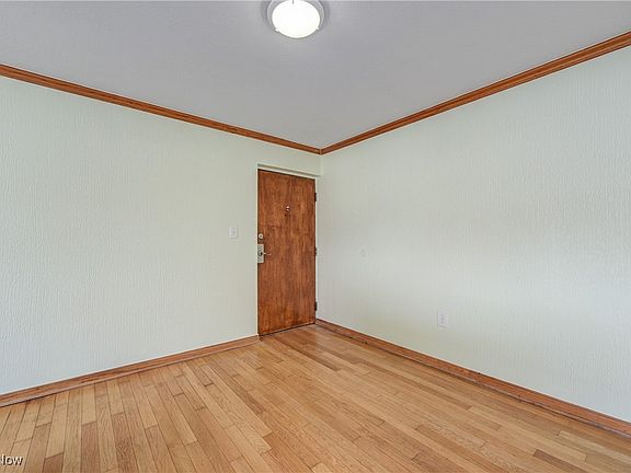 3rd image of 5200 Royalton Rd APT 12A