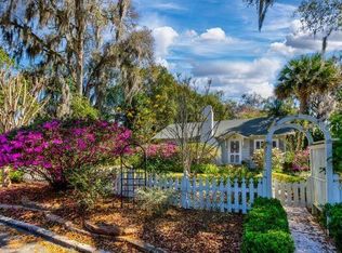 1242 N Alexander St, Mount Dora, FL 32757