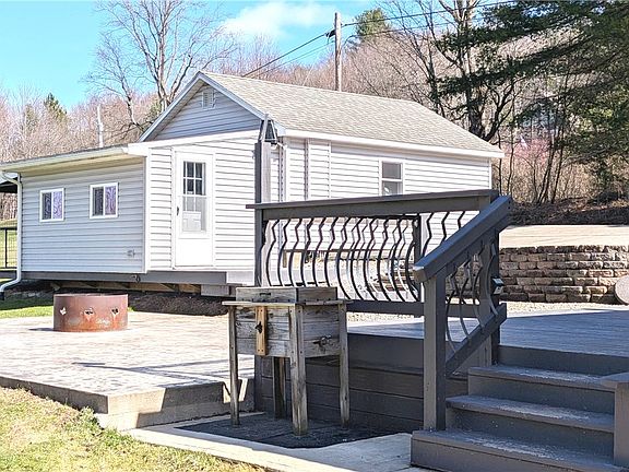 5th image of 2035 E Valley Rd