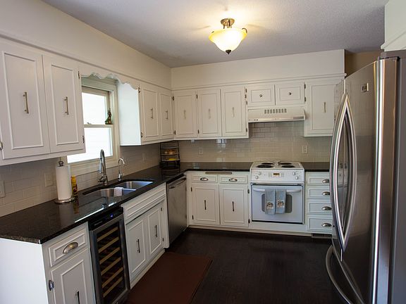 3rd image of 2427 E 10th St
