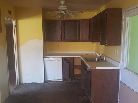 4th image of 1562 Fleetwood Dr E